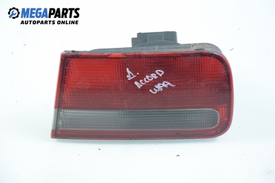 Вътрешен стоп за Honda Accord V Sedan (06.1992 - 12.1997), седан, позиция: дясна, Hella