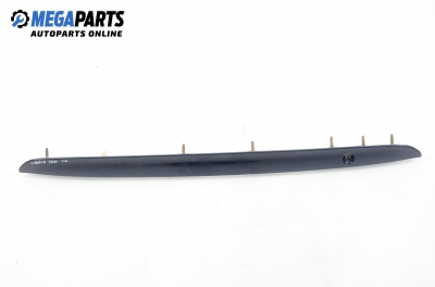 Лайсна заден капак за Toyota Corolla Hatchback (11.2001 - 02.2007), хечбек