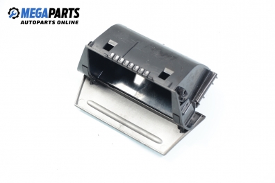 Пепелник за Ford Focus II Hatchback (07.2004 - 09.2012)