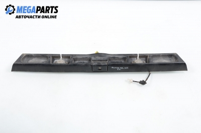 Плафони заден номер за Nissan Primera Sedan II (06.1996 - 12.2001), седан