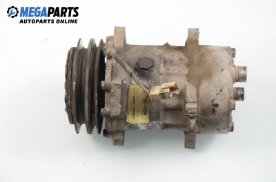 Компресор климатик за Volkswagen Passat Sedan B3, B4 (02.1988 - 12.1997) 1.8, 90 к.с., № Sanden SD 709