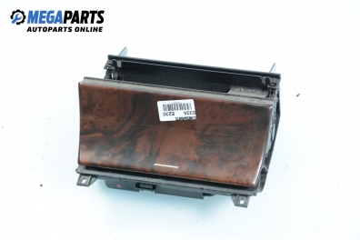 Пепелник за Mercedes-Benz E-Class Sedan (W210) (06.1995 - 08.2003)