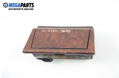 Пепелник за Mercedes-Benz 124 Sedan (12.1984 - 06.1993)