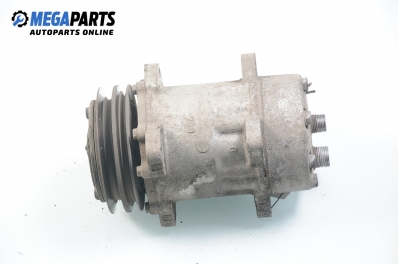 Компресор климатик за Volkswagen Passat Variant B3, B4 (02.1988 - 06.1997) 1.8, 90 к.с.