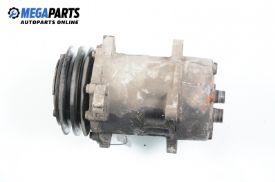 Компресор климатик за Volkswagen Passat Variant B3, B4 (02.1988 - 06.1997) 2.0, 115 к.с.