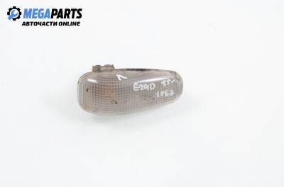 Мигач за Mercedes-Benz E-Class Sedan (W210) (06.1995 - 08.2003), седан, позиция: лява