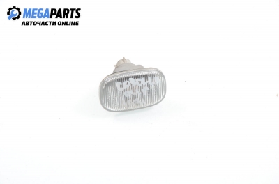 Мигач за Toyota Corolla Sedan IV (03.2001 - 03.2008), седан