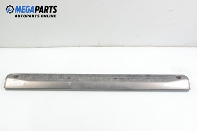 Праг за Hyundai Terracan SUV (06.2001 - 12.2008), позиция: дясна