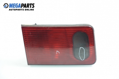 Вътрешен стоп за Audi A8 Sedan I (03.1994 - 12.2002), седан, позиция: лява