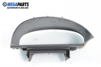 Интериорна пластмаса километраж за Renault Laguna II Hatchback (03.2001 - 12.2007), 4+1 вр., хечбек