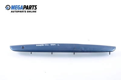 Лайсна заден капак за Nissan Almera II Hatchback (01.2000 - 12.2006)