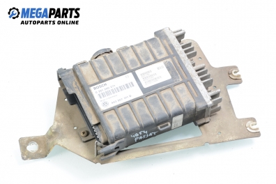 Компютър двигател за Volkswagen Passat Variant B3, B4 (02.1988 - 06.1997) 1.8, 90 к.с., № Bosch 0 261 200 271