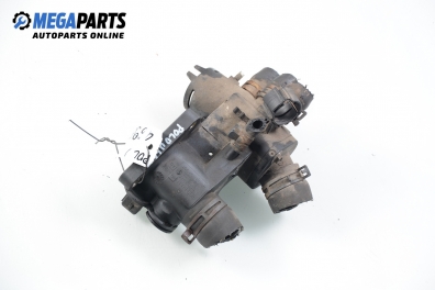 Корпус на термостат за Volkswagen Polo Hatchback II (10.1994 - 10.1999) 75 1.6, 75 к.с., № 032 121 111