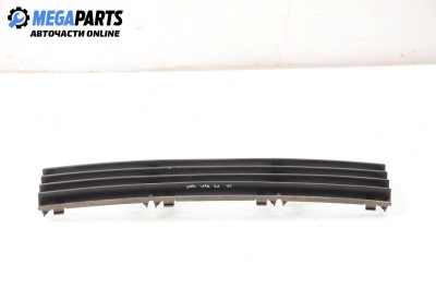 Решетка в броня за Volkswagen Passat Variant B5.5 (09.2000 - 08.2005), комби